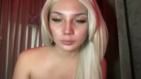 UR GIRL NEXTDOOR online show from 05-01-26, 08:24