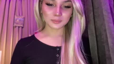 UR GIRL NEXTDOOR online show from 05-02-26, 09:03