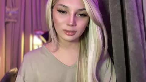 UR GIRL NEXTDOOR online show from 05-03-26, 10:32