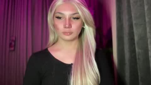 UR GIRL NEXTDOOR online show from 05-07-26, 03:56