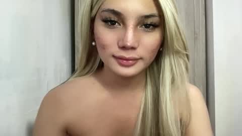UR GIRL NEXTDOOR online show from 05-13-26, 07:00