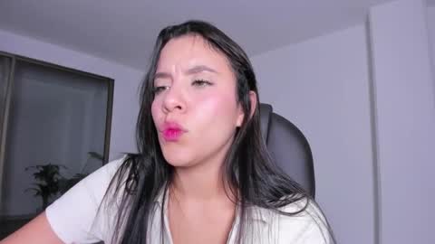 Elena online show from 10-30-25, 01:07