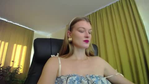 mysticvenus_ online show from 10-19-25, 09:43