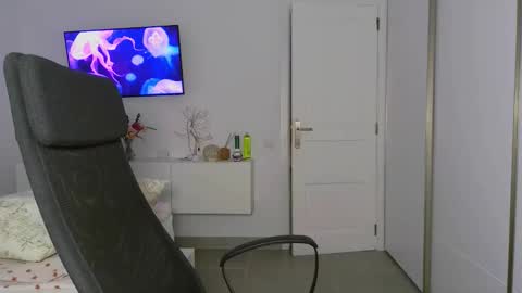 Eva online show from 10-22-25, 08:41