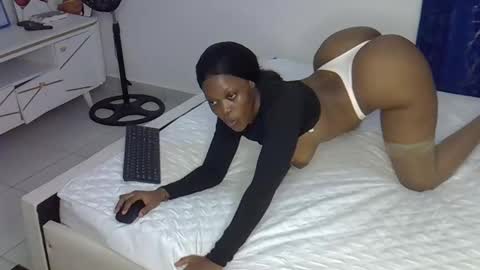 Snapshot of naano249 chatting on 12-30-24, 03:35 Zay online show from 12-30-24, 03:35