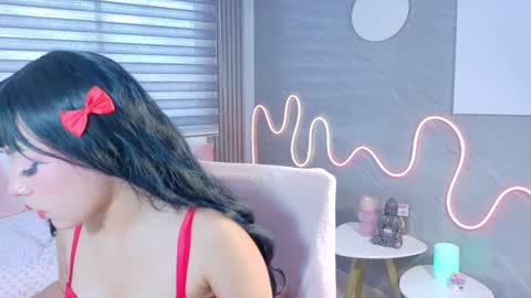 Snapshot of naaomi_cute chatting on 10-18-25, 08:53 naaomi_cute online show from 10-18-25, 08:53