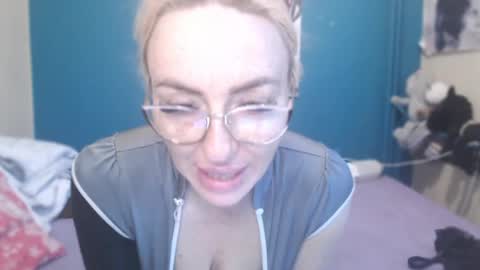 nadinnnea online show from 04-30-26, 07:58