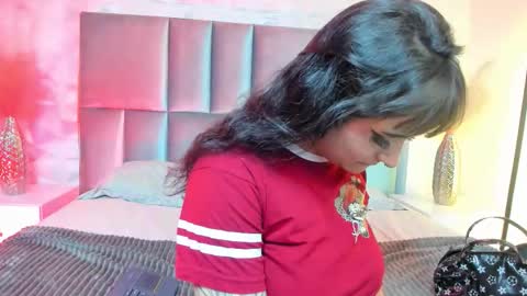 Snapshot of naeniademon_ chatting on 02-24-26, 03:48 Naenia online show from 02-24-26, 03:48