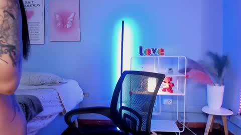 Snapshot of naeniademon_ chatting on 03-07-26, 03:36 Naenia online show from 03-07-26, 03:36