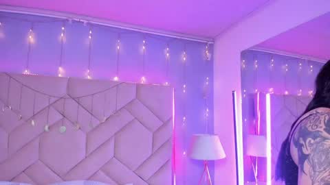 Snapshot of naeniademon_ chatting on 03-26-26, 03:45 Naenia online show from 03-26-26, 03:45