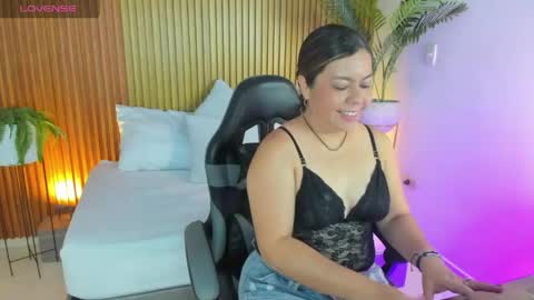 N A H I A online show from 04-28-26, 02:33