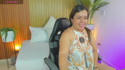 N A H I A online show from 05-11-26, 02:45