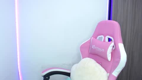 nahia cute     only   online show from 12-20-25, 06:59