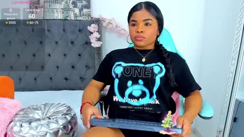 NahiaraReina  online show from 12-08-24, 01:47