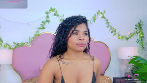 NahiaraReina  online show from 11-23-25, 12:38