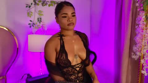 NahiaraReina  online show from 05-01-26, 02:21