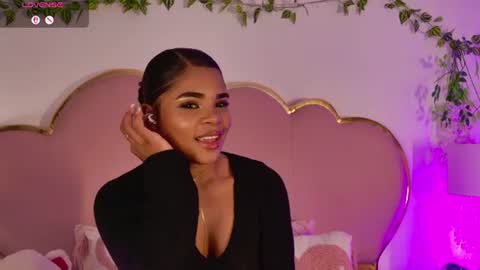 NahiaraReina  online show from 06-11-26, 03:32