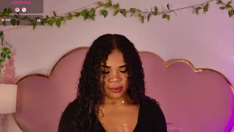 NahiaraReina  online show from 06-17-26, 02:40