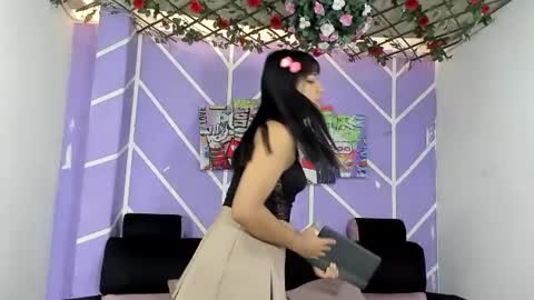 Snapshot of nahomi_hot2002 chatting on 06-12-26, 01:32 nahomi_hot2002 online show from 06-12-26, 01:32