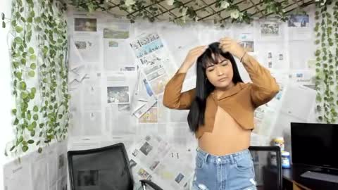 Snapshot of nahomi_hot2002 chatting on 06-18-26, 01:15 nahomi_hot2002 online show from 06-18-26, 01:15