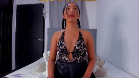 Laura online show from 03-04-25, 03:44