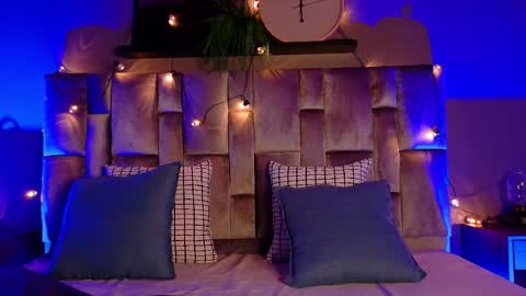  VICTORIA  online show from 09-18-25, 07:38