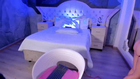 Nahomi online show from 02-26-25, 04:58