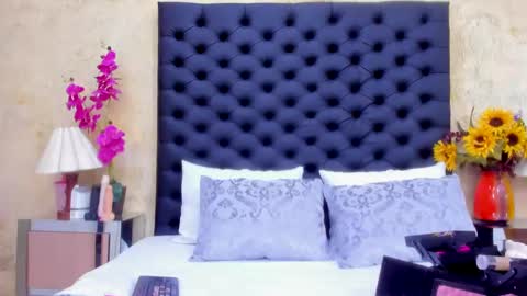 Nahomi  online show from 10-03-25, 03:42