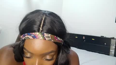 Nahomy  online show from 02-04-25, 04:59