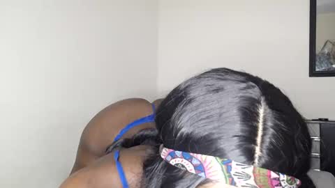 Nahomy  online show from 02-04-25, 06:49
