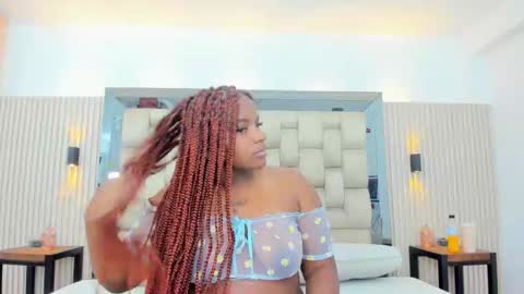 Nahomye online show from 10-22-25, 02:56