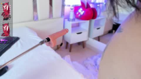 Snapshot of nahomyroberts chatting on 10-16-25, 12:39 Nahomy Roberts online show from 10-16-25, 12:39