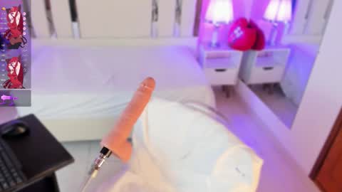 Snapshot of nahomyroberts chatting on 10-25-25, 12:23 Nahomy Roberts online show from 10-25-25, 12:23