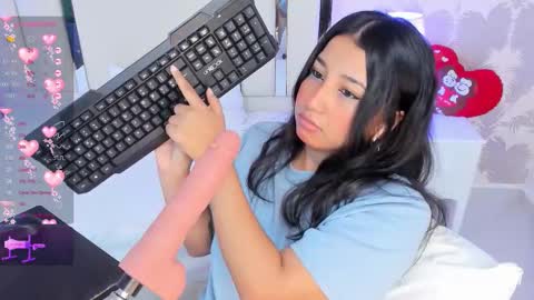 Snapshot of nahomyroberts chatting on 11-12-25, 12:38 Nahomy Roberts online show from 11-12-25, 12:38