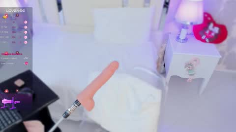 Snapshot of nahomyroberts chatting on 11-15-25, 01:07 Nahomy Roberts online show from 11-15-25, 01:07