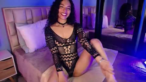 Snapshot of naia_xo chatting on 02-19-25, 03:06 Ana online show from 02-19-25, 03:06