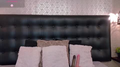 naiaramasson_ online show from 11-28-25, 12:08