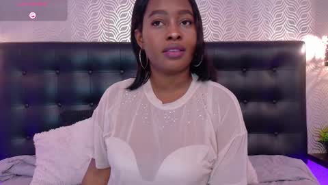 naiaramasson_ online show from 12-18-25, 12:11