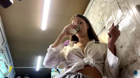 Snapshot of naidahuntzinger chatting on 11-02-25, 06:49 Asya online show from 11-02-25, 06:49