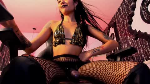 Snapshot of nailahard chatting on 01-17-25, 06:33 Naila online show from 01-17-25, 06:33