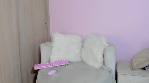 Snapshot of naileea chatting on 12-16-24, 05:43 online show from 12-16-24, 05:43