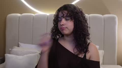 Snapshot of naira_velvett chatting on 07-04-26, 09:32 Naira online show from 07-04-26, 09:32
