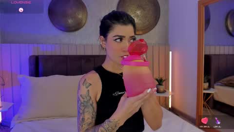 Naisha Ford online show from 11-21-25, 04:55