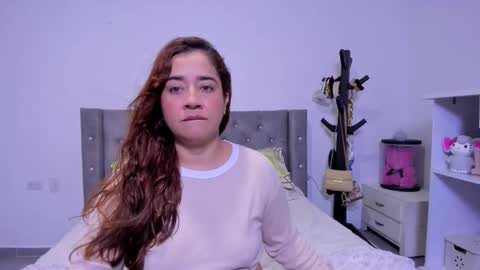 Natalia Flores online show from 02-12-26, 10:38