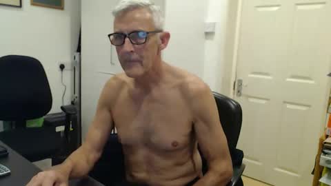 nakedcarpenteruk online show from 12-16-25, 06:57