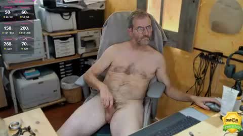 Snapshot of nakedluke chatting on 07-30-26, 06:18 Luke online show from 07-30-26, 06:18