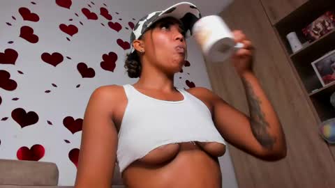 Snapshot of nala_grey chatting on 04-22-26, 12:18 Nala Grey online show from 04-22-26, 12:18