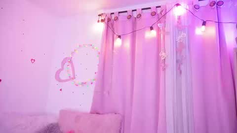Nalia Adams online show from 09-18-25, 01:35