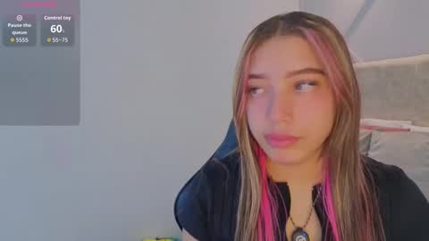 nami_sweet_ online show from 11-18-25, 11:36