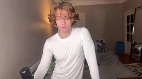 Snapshot of namiraaxel chatting on 01-07-26, 09:06 Georges online show from 01-07-26, 09:06